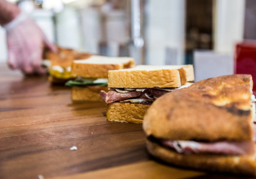 3 redenen waarom een lunch laten bezorgen op kantoor een goed idee is!